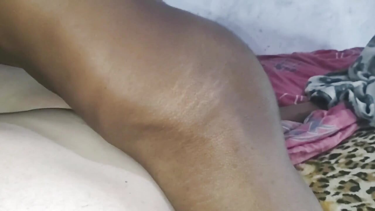 A esposa fode seu amante e sorri para o marido depois de beber leite bbc