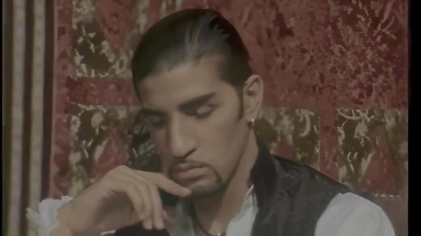 그 여자는 그냥 엉덩이에서 섹스당하고 싶어 할 뿐이에요