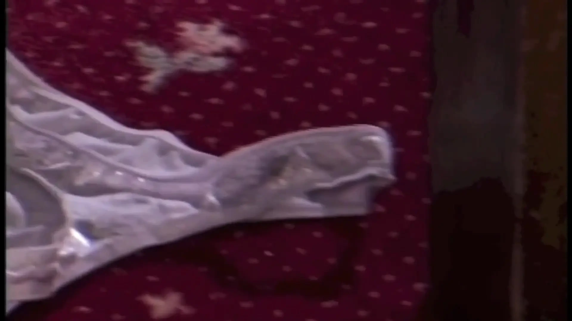 Liži mi pičku i udari svoj tvrdi kurac u moje dupe
