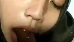 Amateur hijab girl sucking her boyfriend dick