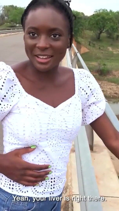 超タイトなエボニーの膣が屋外でビッグ・ホワイト・ペニス・ボーイフレンドによる激しく突かれる視点 | クリップ 1