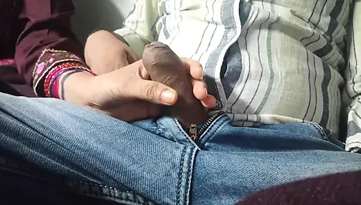 Train mai bhabhi ko lund chusaya