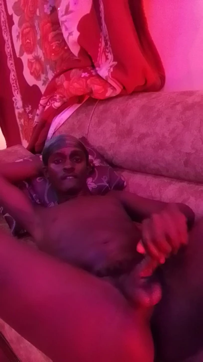 Big dick twink. Wanna help me jerk off ?