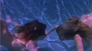 2 лесбиянки под водой, секс