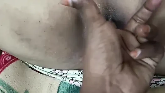 Hintli üvey anne pembe amında gizli yağ masajıyla üvey oğlunu baştan çıkarıyor