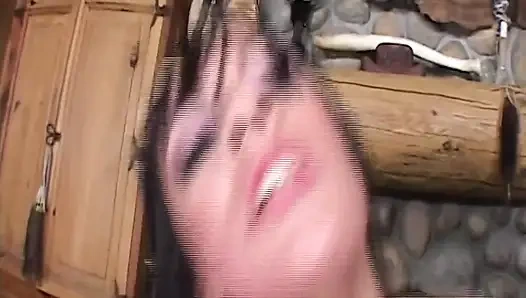 Ретро-секс: Зрелая девушка сосёт большой член