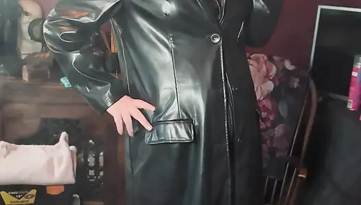 Smoking Mature, Tina Snua Smoking A Cigarette In A Full Length Leather Coat - Smoker