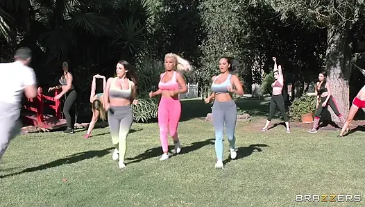 Brazzers - Bridgette B, Ava Addams, Angela White, Keiran Lee - o büyük zenci yarağının peşinde