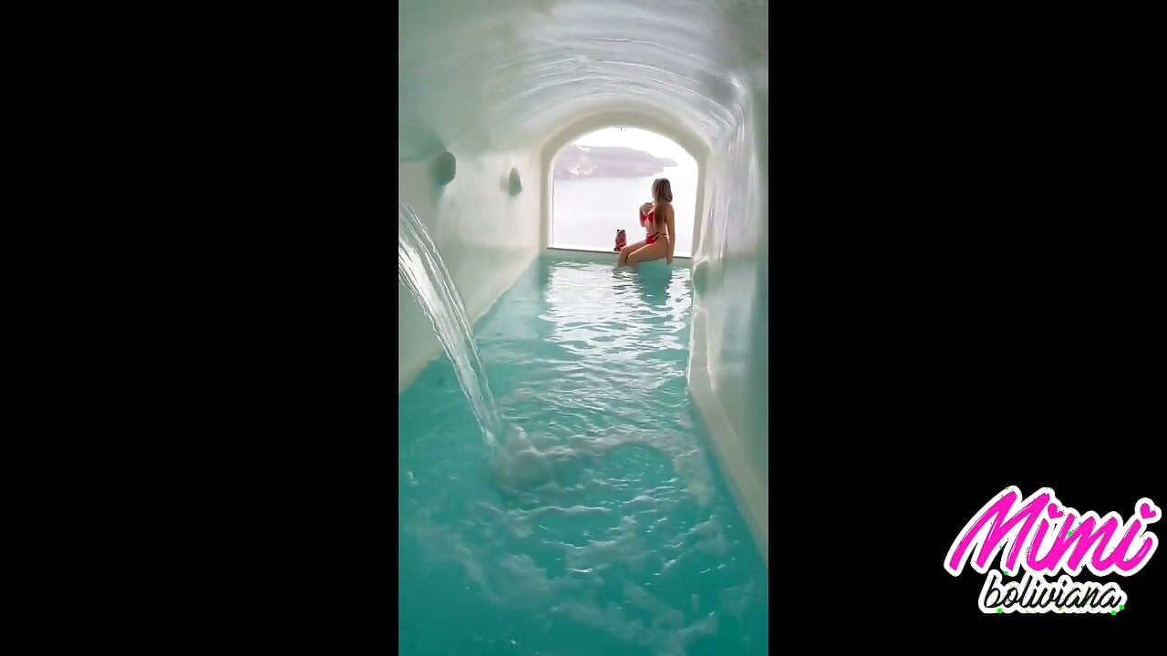 Làm tình trong một hang động ở Santorini
