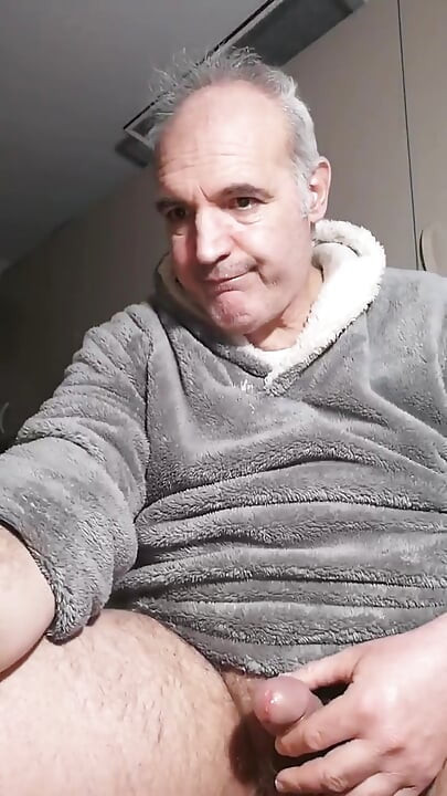 10 lutego pokaz online wieczorny z wytryskiem w twarz!