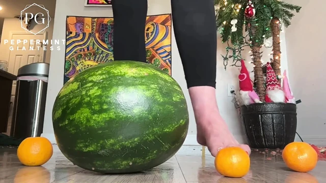 67 Giantess Size 16 Slo-mo Feet Crush Slow Motion Oranges & Watermelon Destruction