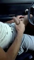 Una paja con amigo en el coche