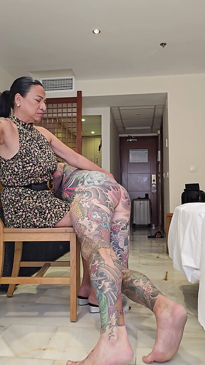 Spanking no quarto de hotel