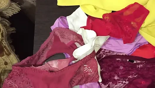 Sasha lihat celana dalamku