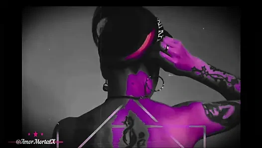 Без цензуры - мужчина снимает на видео Красивую латинскую соседку в душе - и он трахает ее очень жестко.