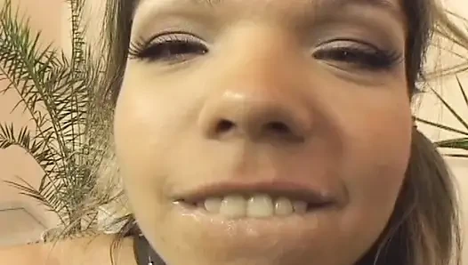 Tasmalı seksi hatun sert sikişin tadını çıkarıyor