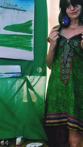 Mächtiger moment von "wow, sie reißt ihr kleid und zieht sich aus"