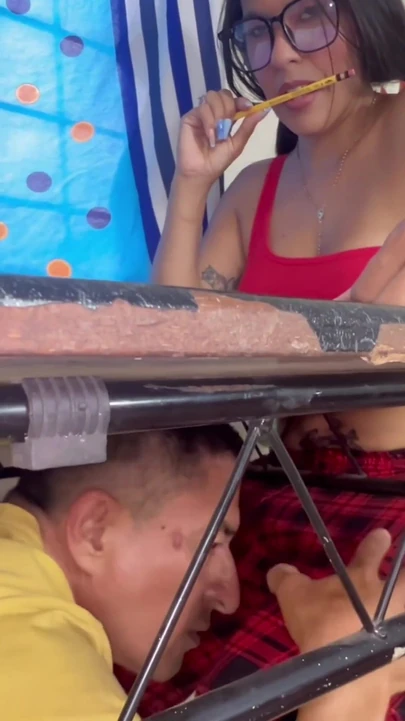 רגע בלתי נשכח מתוך "זקן ירוק סוטה מזיין את שתי הסטודנטיות הלסביות".