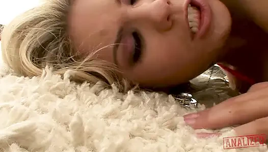 Analized - das unersättliche verlangen der zierlichen blonden aubrey Adams führt sie dazu, gefickt zu werden