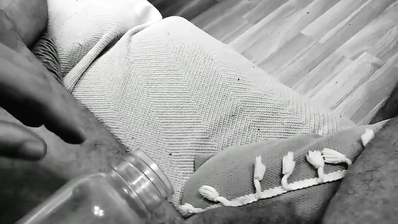 Pulă grasă retro futând sticla cu ejaculare înăuntru finală