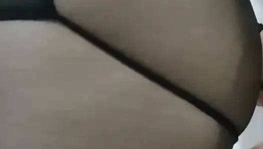 REIFE TÜRKISCHE FRAU MIT GROSSEM HINTERN