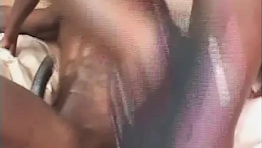 Penis besarnya meniduri pacarnya