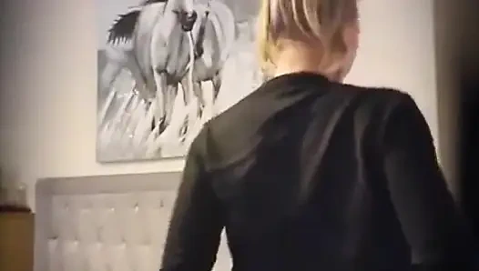 Tante seksi pagi-pagi