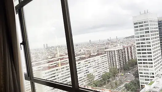 19-летняя студентка трахается в душе за кулисами после первого порно кастинга