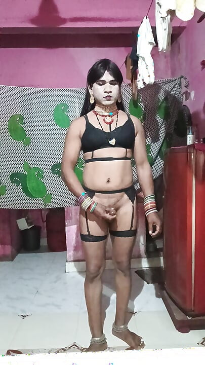 Madhuri bhabhi ga je danas donijela u svoj gand.