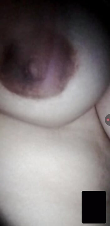 Indiana वायरल लड़की सेक्सी बड़े स्तन चूत में उंगली करते हुए दिखा रही है नवीनतम वीडियो