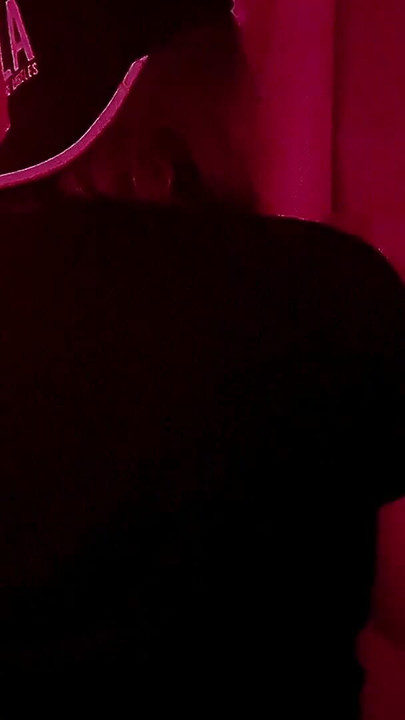 GloryHole in einer disco-toilette, ich lutsche einen fremden | Clip 1