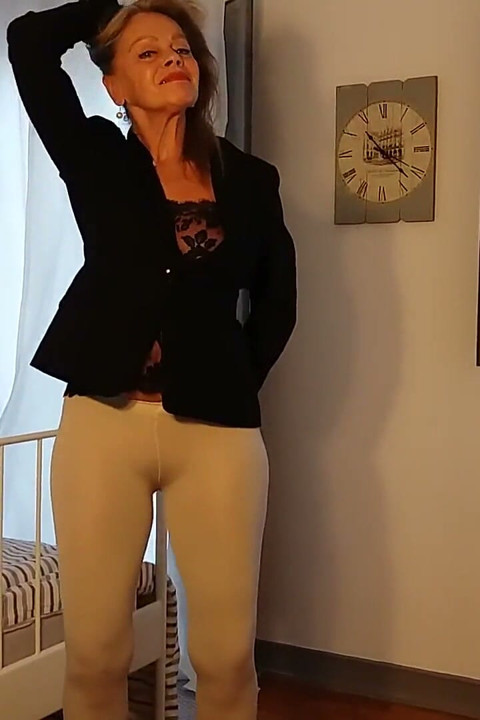 Grandma Is Wearing Tight Leggings!