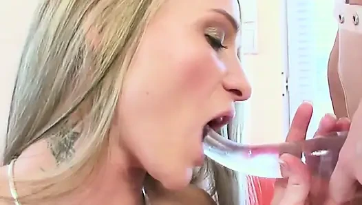 Buns Lickers szene-2_beautiful Blondinen Lina rose &steffany ficken sich gegenseitig mit ihrem dildo