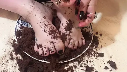 Feet Feet Feet in the Cake
