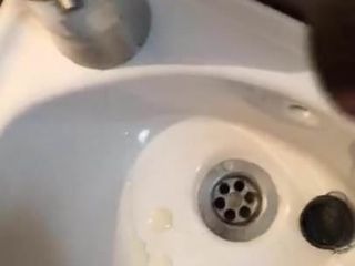 Pancutan mani di restoran wc