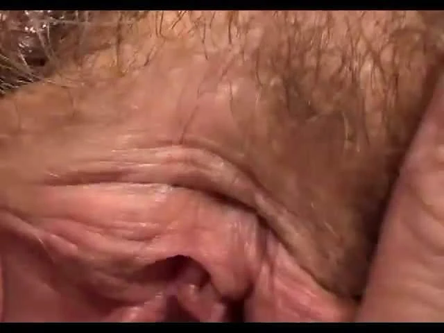 Hairy mature Liz