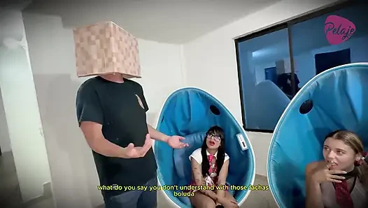 Der bulle bekommt einen blowjob von zwei studenten