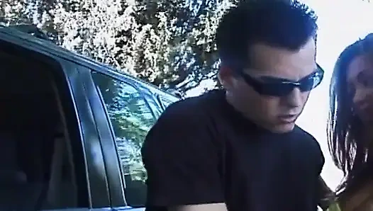 Ateşli açık havada lezbiyen ve tutkulu amcık yeme ile grup seks