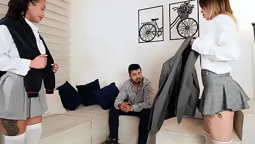 Если Хочешь Сдать Предмет - Секс С Моими Студентами На Диване Дома