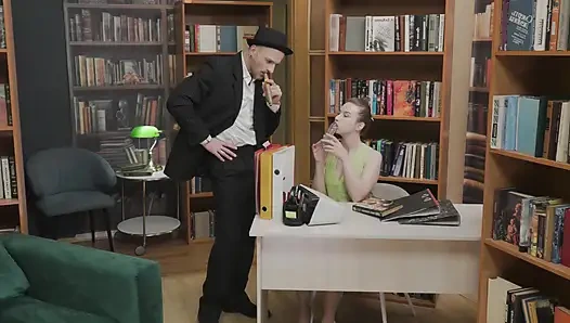 Nymphomanisches sekretärin-schätzchen von ihrem chef zerstört