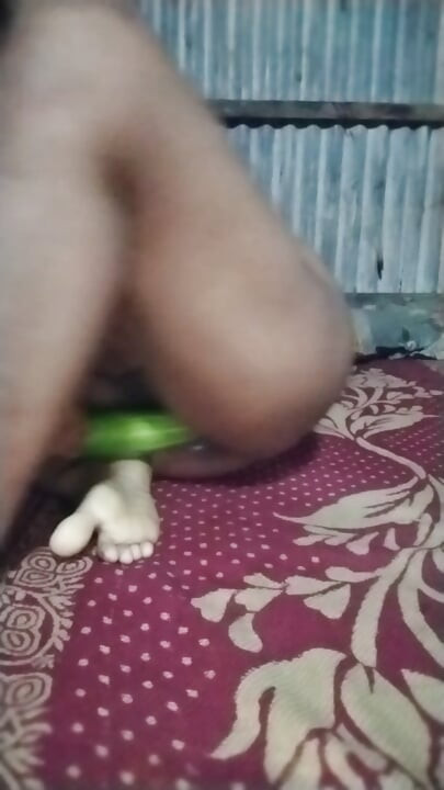 Memek kakak ipar desa lagi asik ngusap memek dan muncrat untuk pacarnya