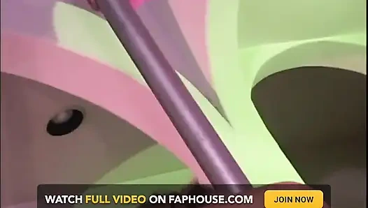 Blondes strip-mädchen fickt anal im strip-club abspritzen in den mund