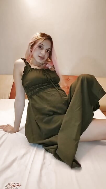 Pregnant Woman Sits on Big Dildo and Masturbates Her Strong Pussy