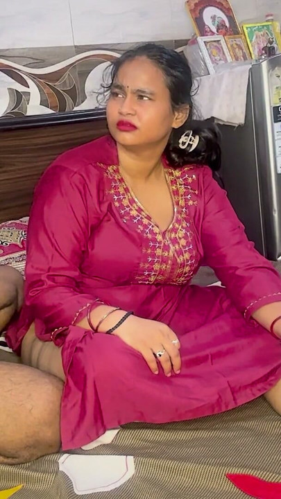 Desi Bhabhi Pehle Apni Chut Mein Ungli Phir Gaand Mein Lund Liya Hardcore Chudai Hindi Video 4K | Clip 1