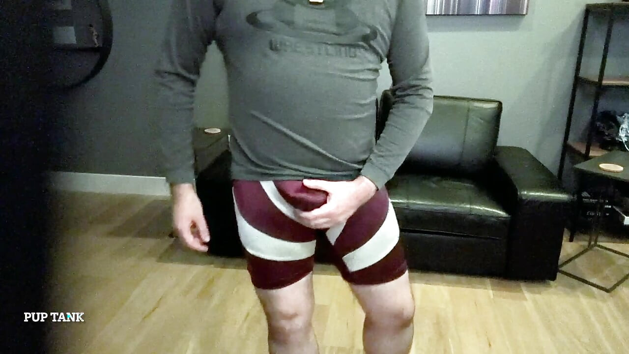 Muscle pup flexes in singlet and jerks off