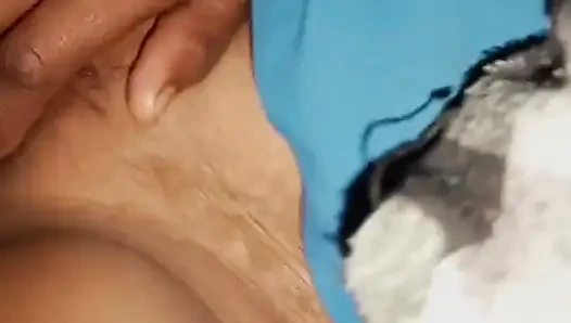 Amcığıma yağla masaj yapıyor