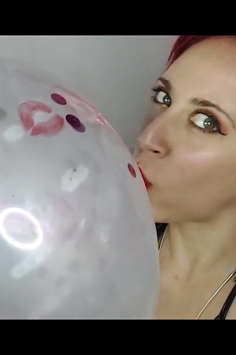 Shyyfxx ถูและแตกในลูกโป่งด้วยตูดเธอ!