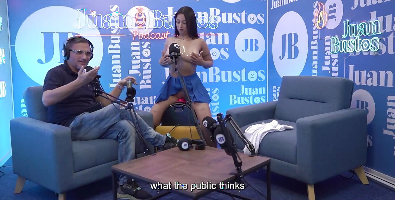 Geölte latina mit schönen titten Kataleya Ross hüpft die Vibratormaschine auf, bis sie kommt! Juan Bustos Podcast