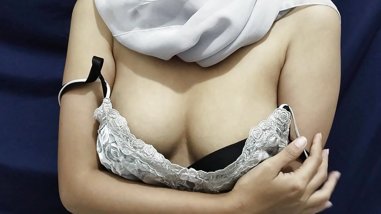 Milf hijab solo masturbate