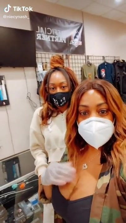Fine ass Niecy Nash showcasing tits in mask